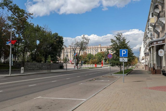 Archivo - Una calle en la ciudad de Bélgorod, en Rusia, en medio de la guerra con Ucrania (archivo)