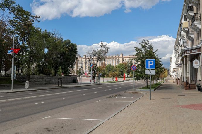 Archivo - Arquivo - Uma rua na cidade de Belgorod, na Rússia, em meio à guerra com a Ucrânia (arquivo)