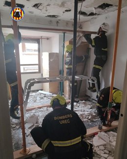 Bomberos intervienen en derrumbe de techo en Alfafar