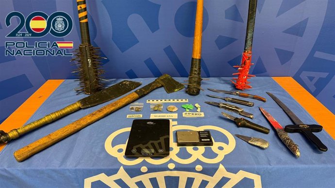 Objetos que tenía el detenido por la Policía Nacional por tráfico de drogas