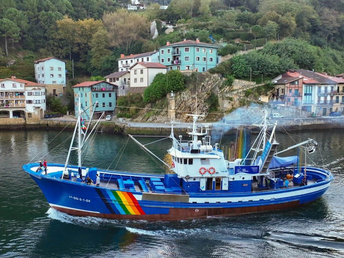 La campaña europea de sensibilización Blue Expedition contra la invasión de plásticos marinos llega a Asturias