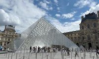 El museo del Louvre permanecerá cerrado este lunes tras el robo de varias joyas el domingo