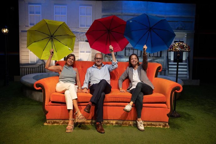 María Casado (Presidenta de la Academia de la TV), Ángel Yllera (GVP of TV Licensing, Affiliate Sales and Digital Distribution de Warner Bros. Discovery para el sur de Europa) y Beatriz Maesso (Vicepresidenta de Relaciones Institucionales de la Academia)