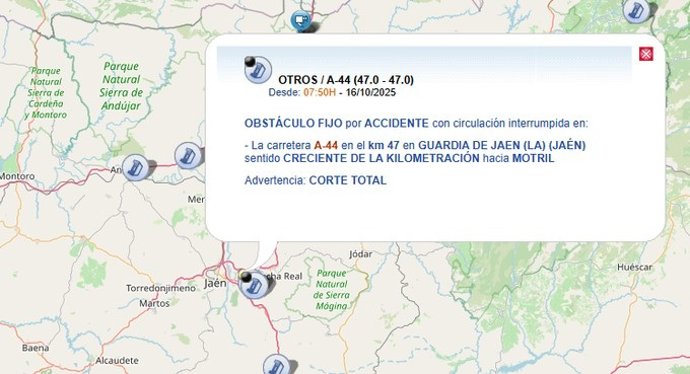 Cortada la A-44 a la altura de La Guardia (Jaén) por un accidente entre un camión y un autobús sin pasajeros