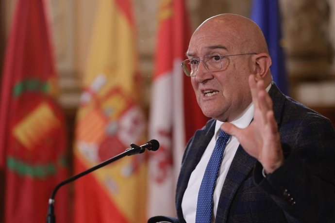 El alcalde de Valladolid, Jesús Julio Carnero, en la rueda de prensa de la Junta de Gobierno Local de octubre.