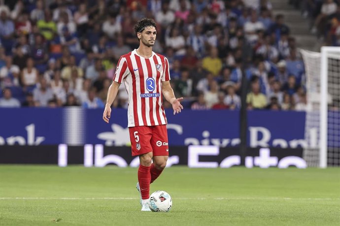 Archivo - El centrocampista Johnny Cardoso (Atlético de Madrid), en el partido ante el RCD Espanyol de LaLiga EA Sports 2025-26 disputado en el RCDE Stadium. 