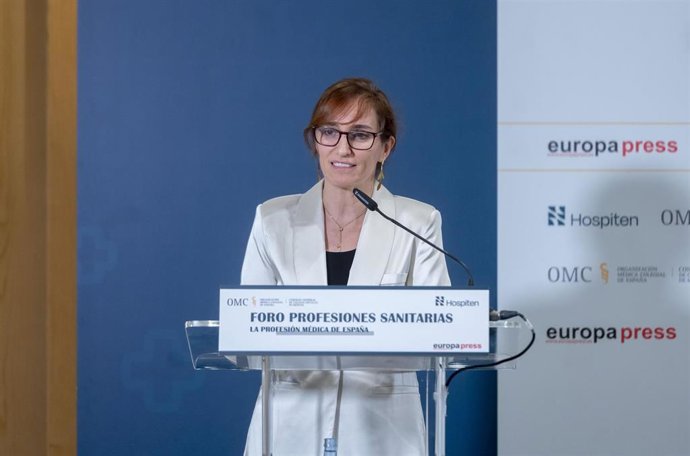 La ministra de Sanidad, Mónica García