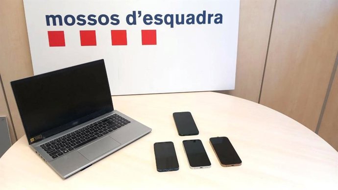 Teléfonos incautados por los Mossos d'Esquadra