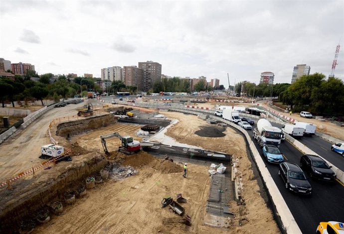 Vista de las obras del soterramiento de la carretera A-5, a 13 de octubre de 2025, en Madrid (España). Las obras de la A-5 están a punto de cumplir un año en unos trabajos de soterramiento que van "en plazo", como han confirmado tanto el alcalde como el d