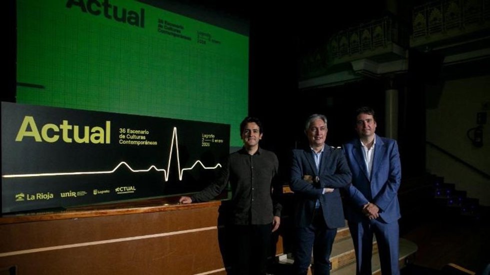 Presentación de la imagen de Actual 2026 por parte del consejer de Cultura, José Luis Pérez Pastor, el director general de Cultura, Roberto Iturriaga, y el director ejecutivo de UNIR, Javier Galiana