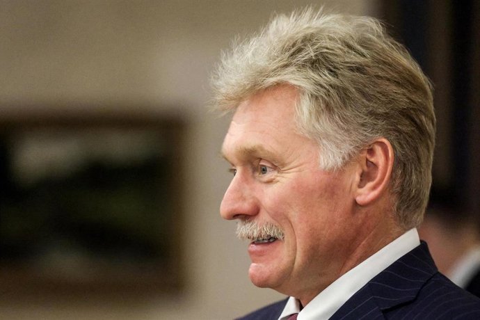 Archivo - El portavoz del Kremlin, Dimitri Peskov, durante una reunión en la capital de Rusia, Moscú (archivo)