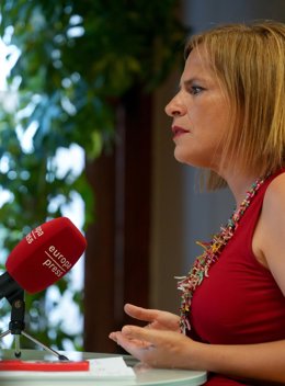 Archivo - La secretaria general del PSPV-PSOE en la ciudad de València y delegada del Gobierno en la Comunitat Valenciana, Pilar Bernabé, durante una entrevista.  