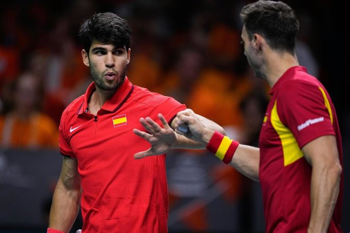 Archivo - Carlos Alcaraz  y Marcel Granollers durante la Copa Davis 2025