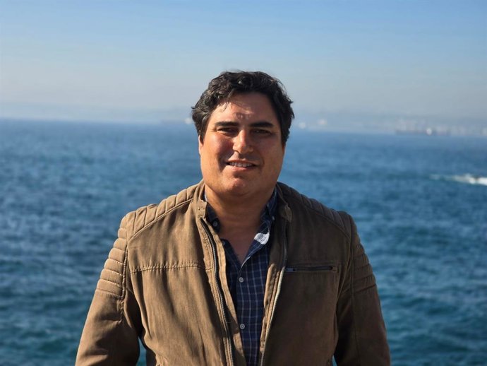 Professor de Ciências Marinhas e Biologia Aplicada da Universidade de Alicante Claudio Sáez Avaria.