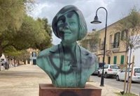 Vandalizan el busto de Aurora Picornell con pintadas nazis
