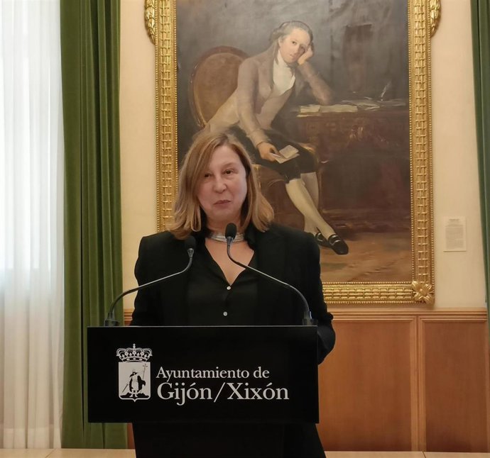 La directora general de Igualdad del Ayuntamiento de Gijón, Goretti Avello, en rueda de prensa en el Consistorio gijonés.