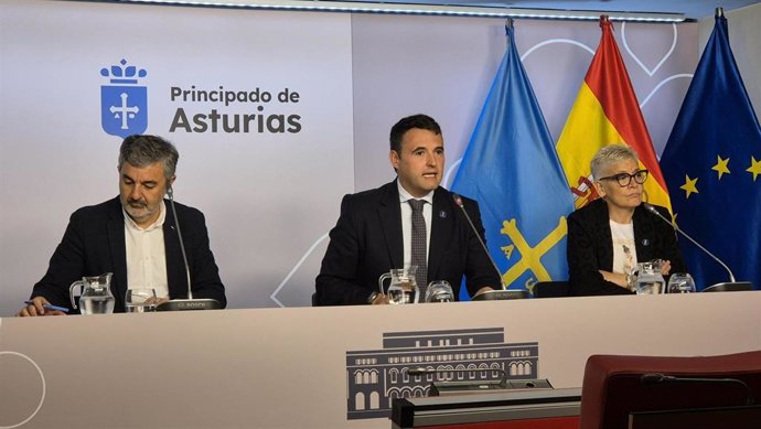 Los consejeros Alejandro Calvo, Guillermo Peláez y Concepción Saavedra.