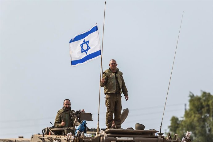 Archivo - Arquivo - Imagem de militares israelenses perto da fronteira de Gaza.