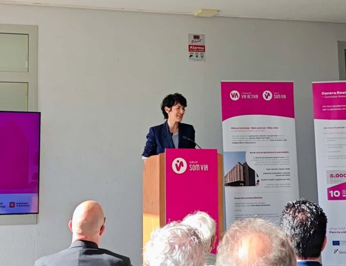 La ministra de Inclusión, Seguridad Social y Migraciones, Elma Saiz, durante su intervención en la visita a las obras, previa a las declaraciones a la prensa.