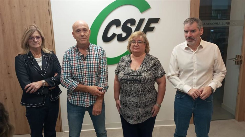 Los representantes de CSIF, antes de la rueda de prensa.