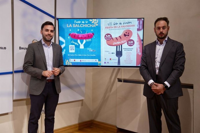 El diputado de Empleo, Desarrollo Económico y Reto Demográfico, y alcalde de Zaratán, Roberto Migallón (i), acompañado por el concejal de Cultura, Turismo y Juventud, Adrián Martín, presentan la Fiesta de la Salchicha de Zaratán.