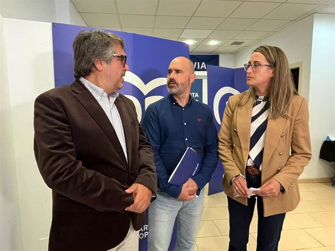 El PP denuncia irregularidades en la calidad del agua de las piscinas de Pravia.