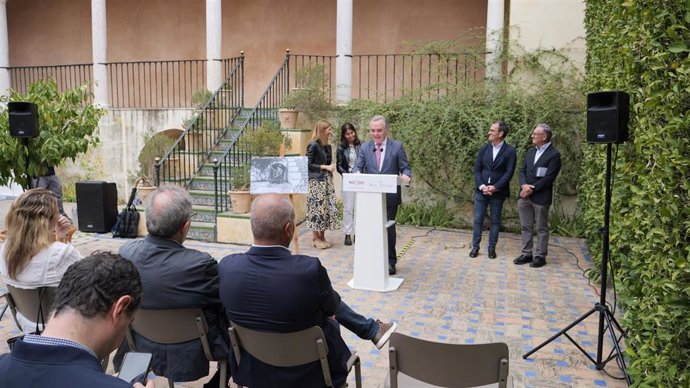 Presentación en el Alcázar de una muestra con 15 obras de Sorolla dedicadas a los jardines y espacios del monumento.