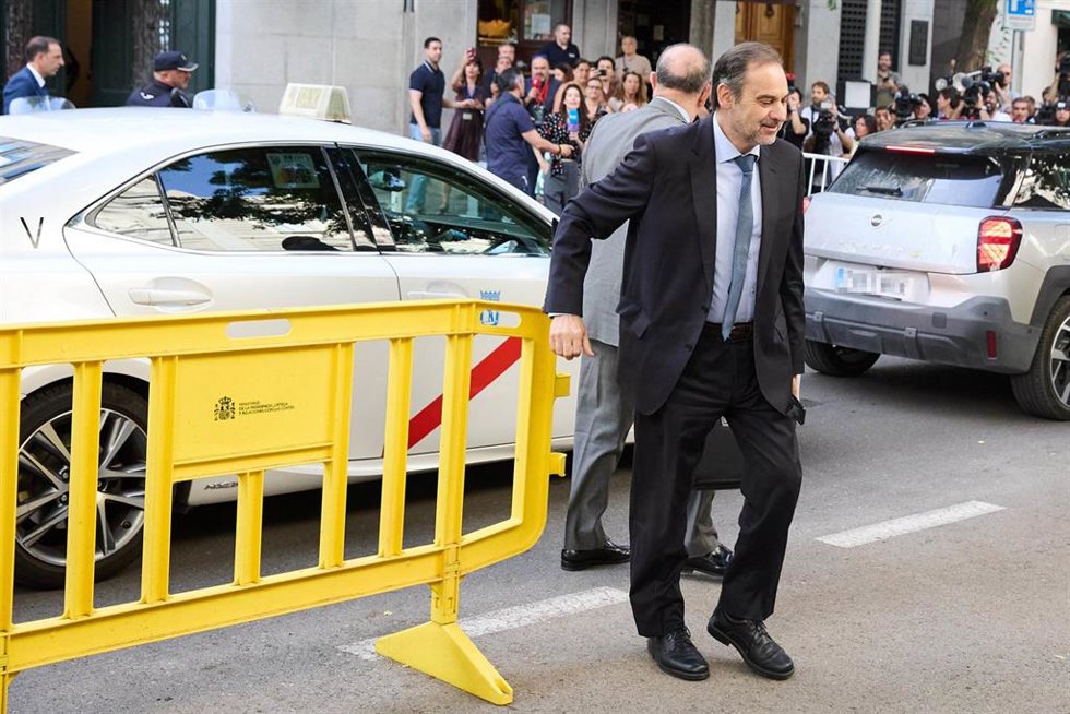 Archivo - El exasesor del exministro José Luis Ábalos Koldo García a su llegada al Tribunal Supremo, a 23 de junio de 2025, en Madrid (España). 