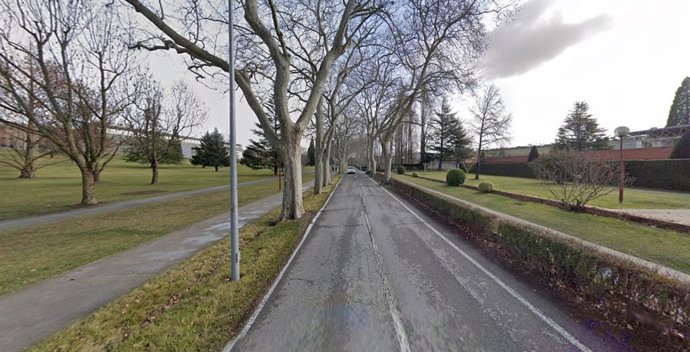 Carretera del campus de la Universidad de Navarra