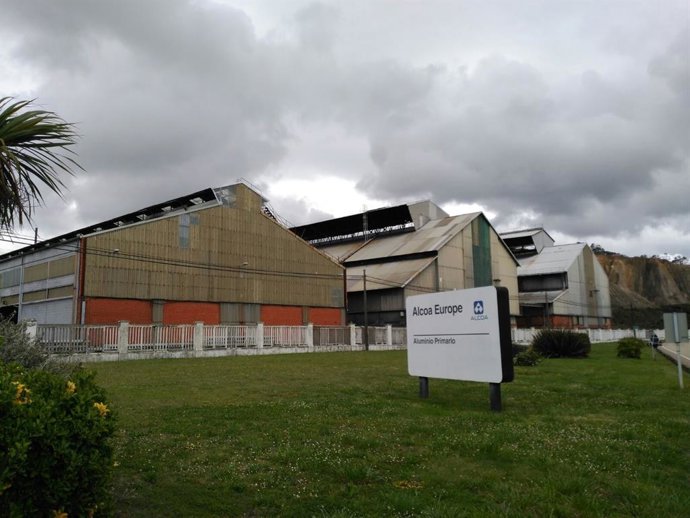 Archivo - Antiguas naves de Alcoa.