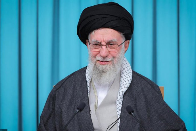 El líder supremo de Irán, el ayatolá Alí Jamenei, durante un discurso televisado en septiembre de 2025 (archivo)