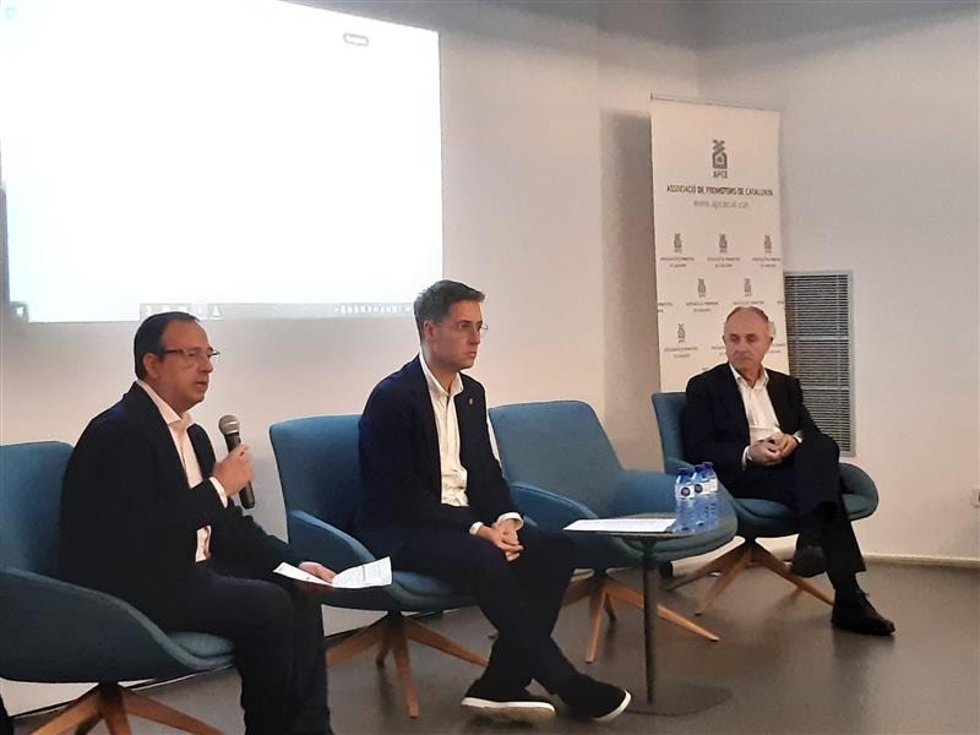 Sesión inmobiliaria organizada por la Associació de Promotors de Catalunya (APCE), el Ayuntamiento de Figueres (Girona) y CaixaBank.