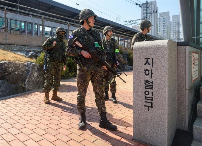 Archivo - Imagen de archivo de agentes de la Policía de Corea del Sur.