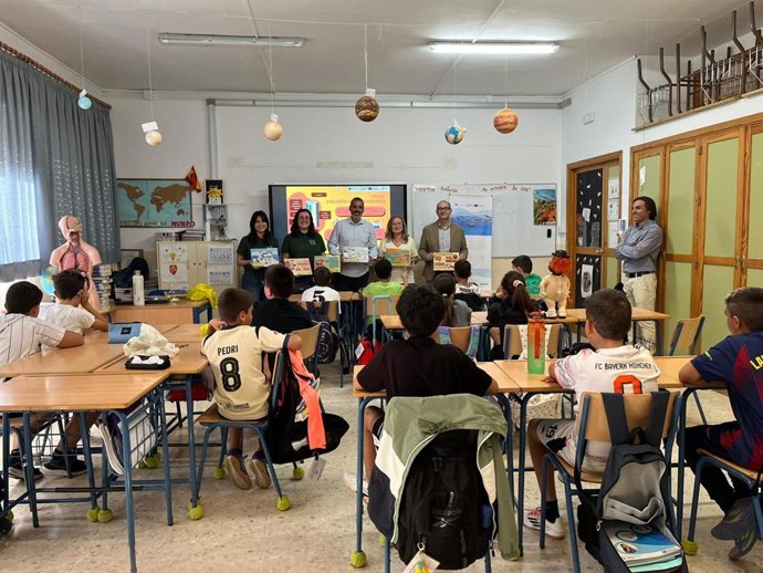 La Diputación y el Consorcio de Residuos comienzan una campaña escolar sobre cómo desechar los aparatos eléctricos y electrónicos