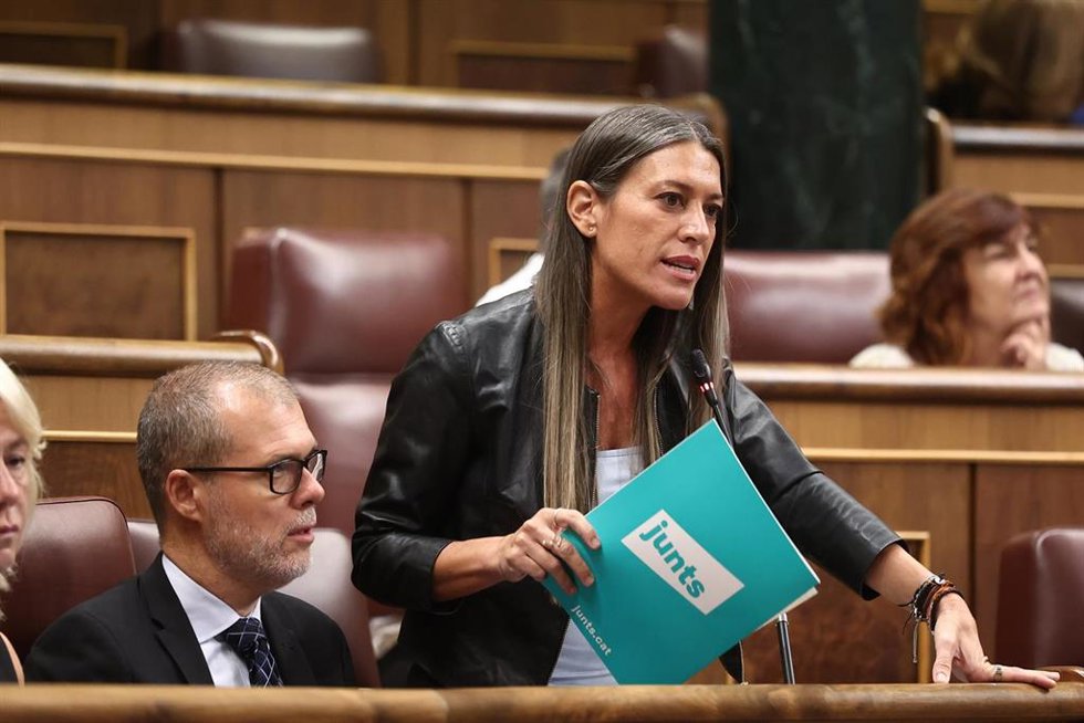 Archivo - La portavoz de Junts en el Congreso, Miriam Nogueras, interviene durante una sesión de control al Gobierno en el Congreso de los Diputados, a 17 de septiembre de 2025, en Madrid (España). 