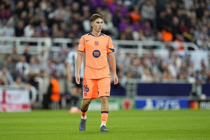 Archivo - Fermin Lopez of FC Barcelona in action during the UEFA Champions League 2025/26 League Phase MD1 match between Newcastle United FC and FC Barcelona at St James' Park on September 18, 2025 in Newcastle upon Tyne, England.