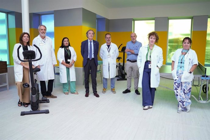 El delegado de Sanidad de la Junta en Granada, Indalecio Sánchez-Montesinos, en el centro, junto a parte del equipo.