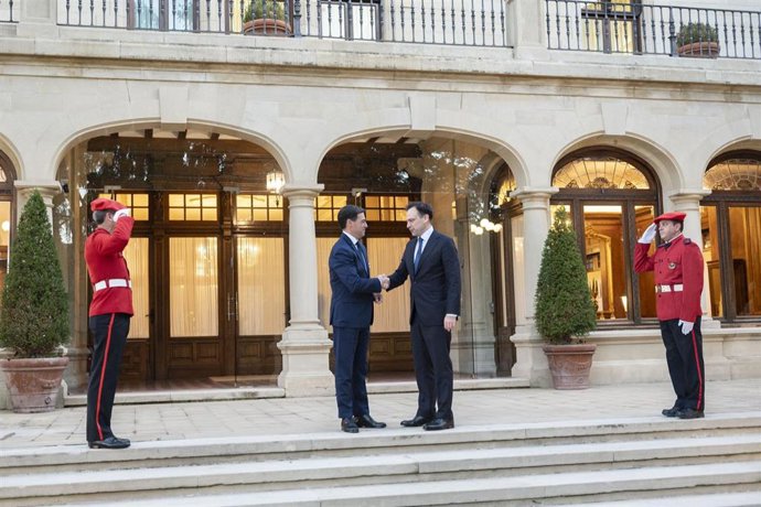 El lehendakari, Imanol Pradales recibe al ministro de Hacienda y Finanzas de Polonia, Andrzej Domanski