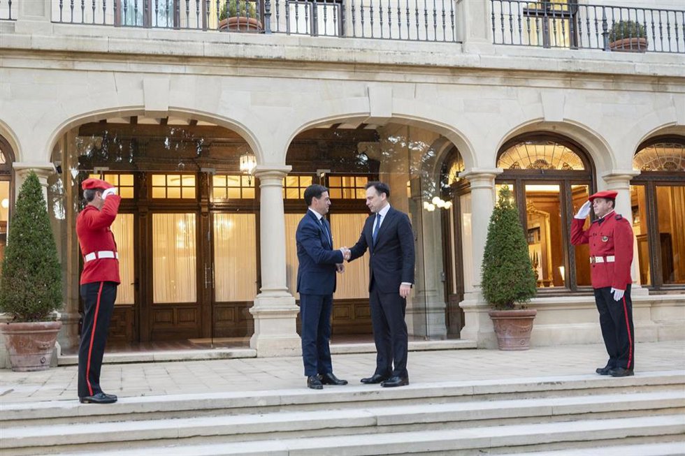 El lehendakari, Imanol Pradales recibe al ministro de Hacienda y Finanzas de Polonia, Andrzej Domanski