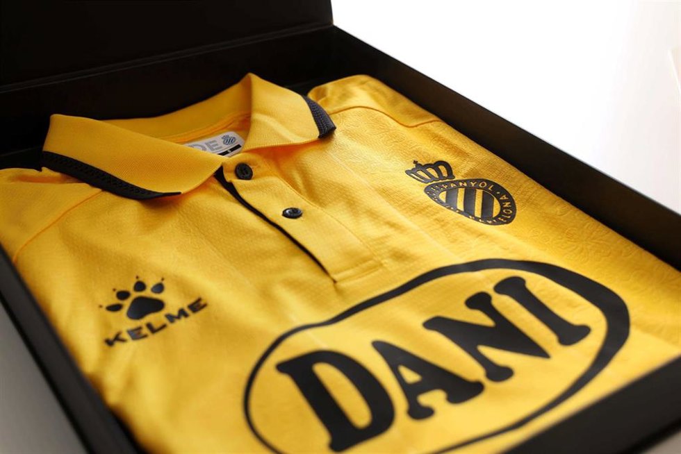 Camiseta conmemorativa del RCD Espanyol por el 125 aniversario del club.