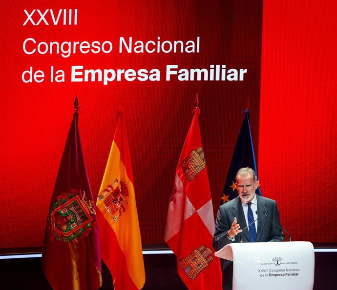 El Rey Felipe VI durante la inauguración del XXVIII Congreso Nacional de la Empresa Familiar en el Fórum Evolución Burgos, a 20 de octubre de 2025, en Burgos, Castilla y León (España). 
