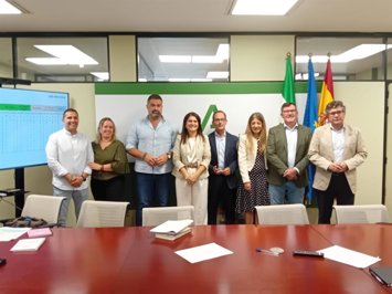 Reunión para informar sobre el proyecto Costa de la Luz-Puebla de Guzmán.