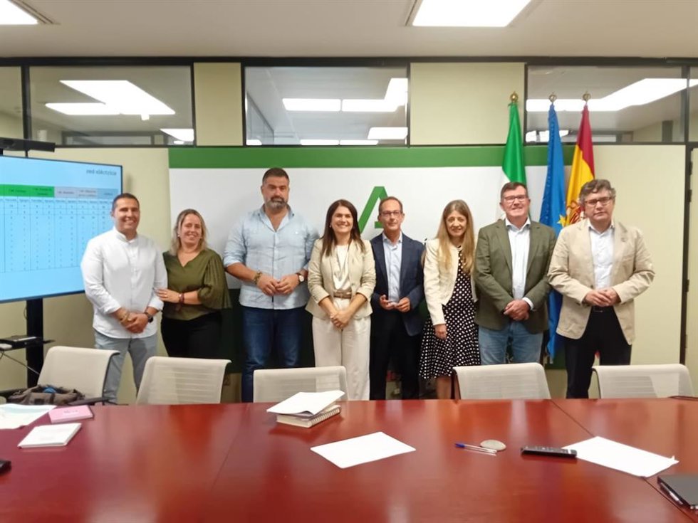 Reunión para informar sobre el proyecto Costa de la Luz-Puebla de Guzmán.
