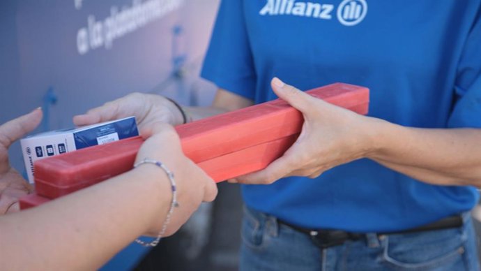 Allianz intercambia triángulos por balizas V16