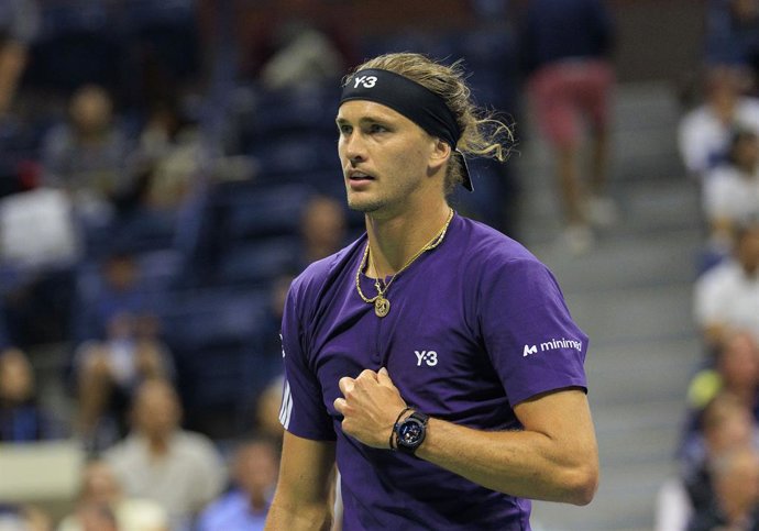 Archivo - 26 August 2025, US, New York: German tennis player Alexander Zverev in action against Chile's Alejandro Tabilo during their men's singles first round match of the 2025 US Open tennis tournament at USTA Billie Jean King National Tennis Center. Ph
