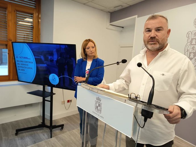 Los concejales Carlos Alberca y María del Carmen Angulo