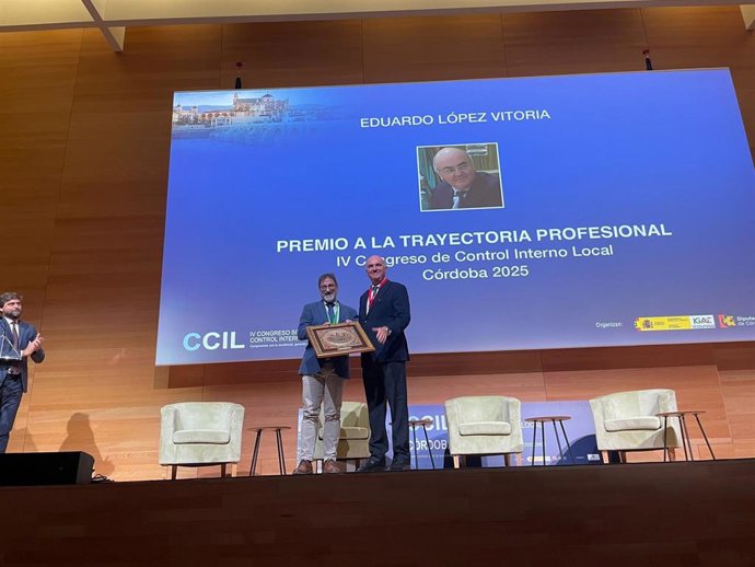 Reconocimiento estatal al interventor general de la Diputación Eduardo López por su trayectoria profesional.