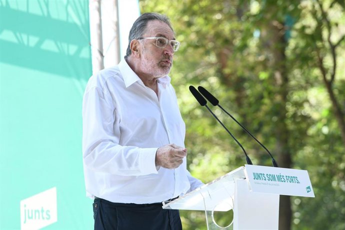 Archivo - El portavoz de Junts en el Senado, Josep Lluís Cleries, interviene durante el acto de celebración del cuarto aniversario de la fundación de Junts, en el Théâtre de Verdure, a 27 de julio de 2024, en Amélie-les-Bains-Palalda (Francia). Junts per 