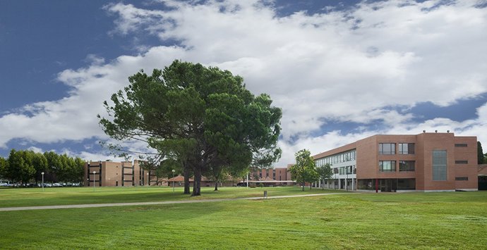 Archivo - Imagen del campus de la Universidad Camilo José Cela en la localidad madrileña de Villafranca
