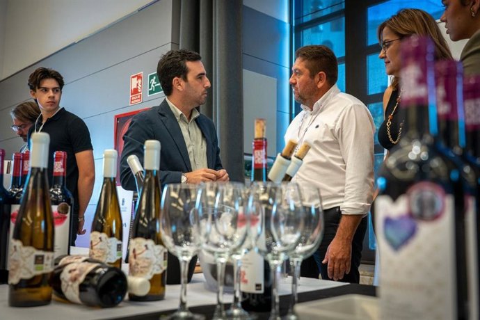 El diputado provincial Carlos Sánchez en la Feria Sur Wines & Gourmet de Málaga.